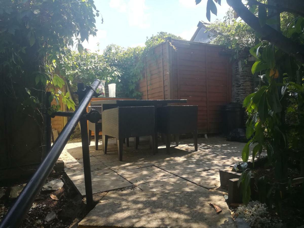 Y Garreg Wen Bed & Breakfast Llanybyther Dış mekan fotoğraf