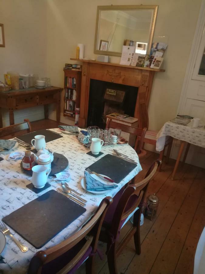Y Garreg Wen Bed & Breakfast Llanybyther Dış mekan fotoğraf