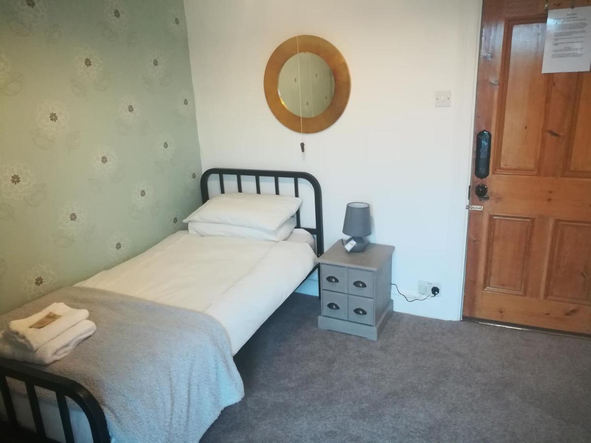 Y Garreg Wen Bed & Breakfast Llanybyther Dış mekan fotoğraf