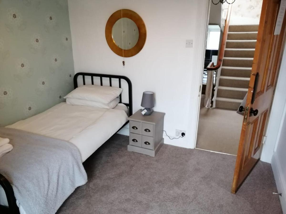 Y Garreg Wen Bed & Breakfast Llanybyther Dış mekan fotoğraf